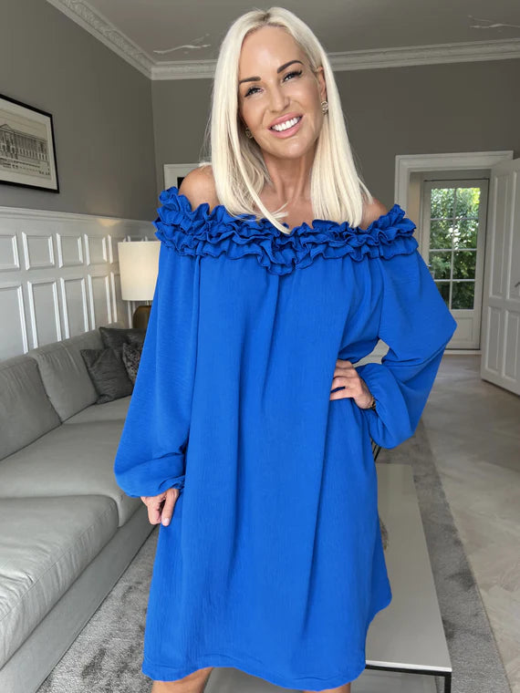 Chili Dress - Plus size klänning med långa ärmar och volanger